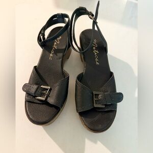 Matisse Dutch Leather Clogs strap sandals  6 Black wood bottoms
